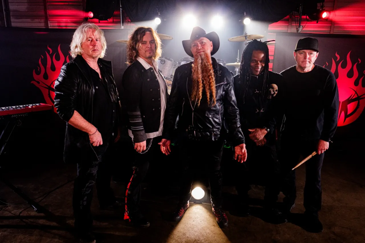 Kickin' Stones, el nuevo lanzamiento de canadiense The Mighty One