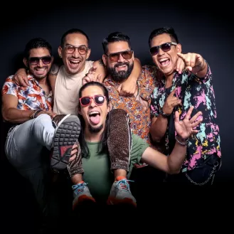 De La Kaye, desde Perú, le canta a los barrios latinoamericanos en su sencillo debut homónimo