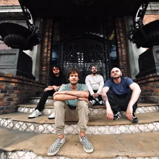 Volcán presenta 'Ver tus ojos mirándome', una canción para recordar los amores con nostalgia