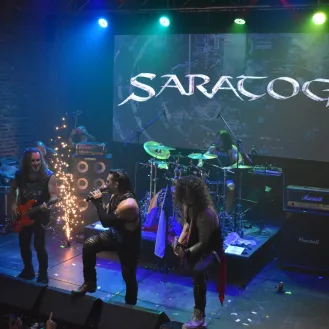 SARATOGA EN BOGOTÁ: UNA NOCHE DE METAL, UNIÓN Y NUEVO COMIENZO