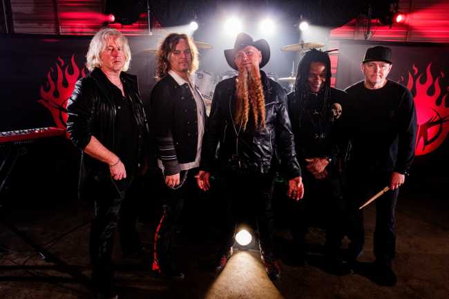 Kickin' Stones, el nuevo lanzamiento de canadiense The Mighty One