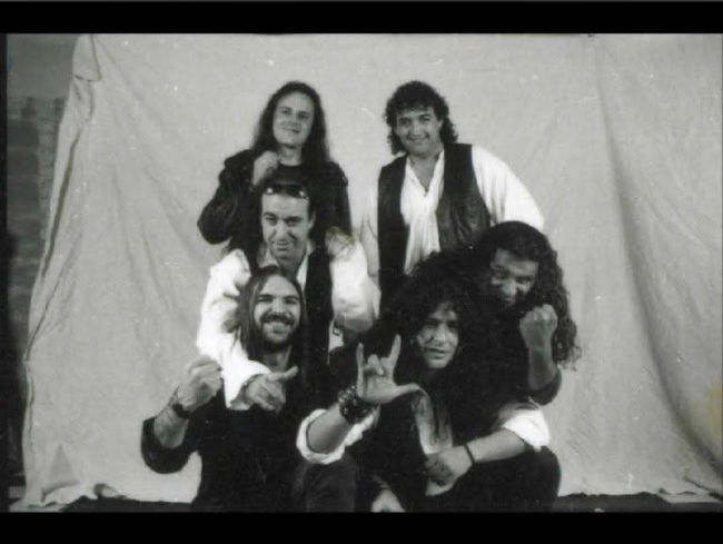 Mago de Oz, una banda que se dió a conocer por su mezcla de rock duro con elementos y melodías celtas. 