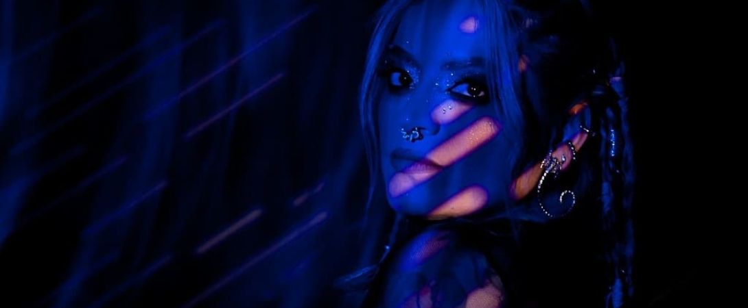 Laura Azul estrena  '¿Quién soy?'  Una canción para hacer catarsis y reencontrarse