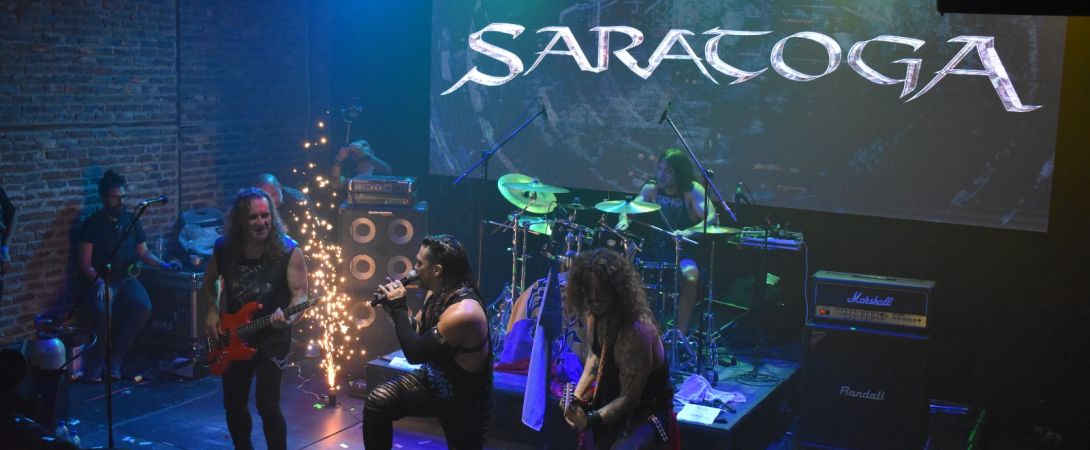 SARATOGA EN BOGOTÁ: UNA NOCHE DE METAL, UNIÓN Y NUEVO COMIENZO